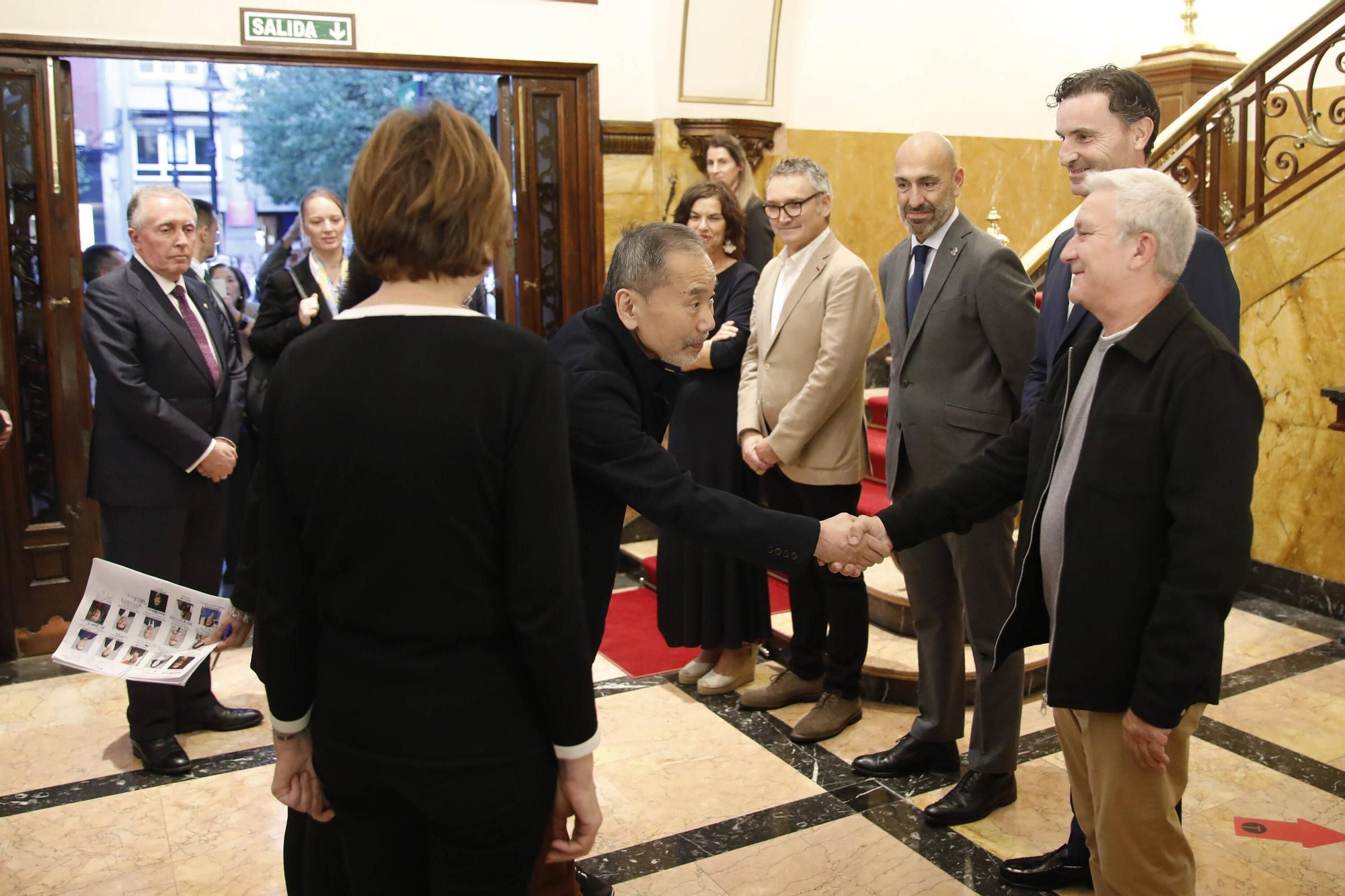 Encuentro de Haruki Murakami con Clubes de lectura de bibliotecas públicas en el teatro Jovellanos