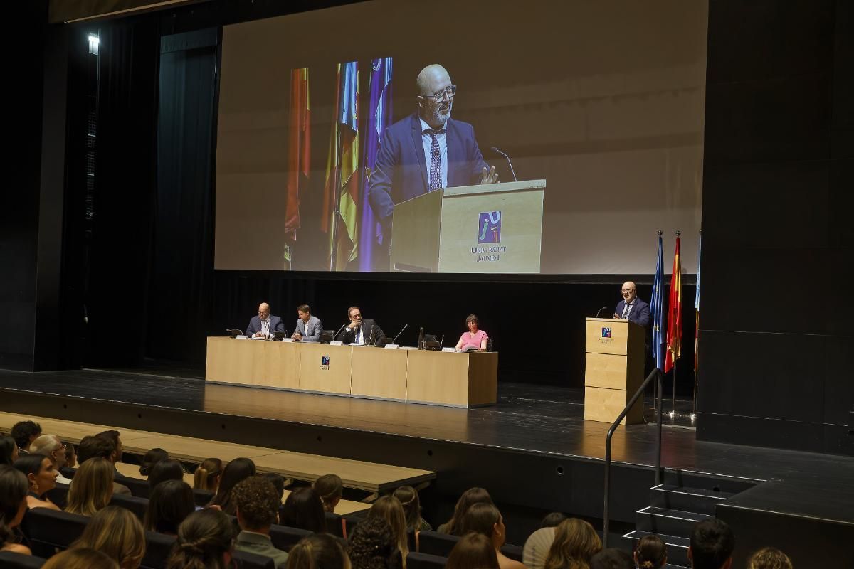 Galería | La Jaume I gradúa a 92 estudiantes de Enfermería y a 84 de Medicina