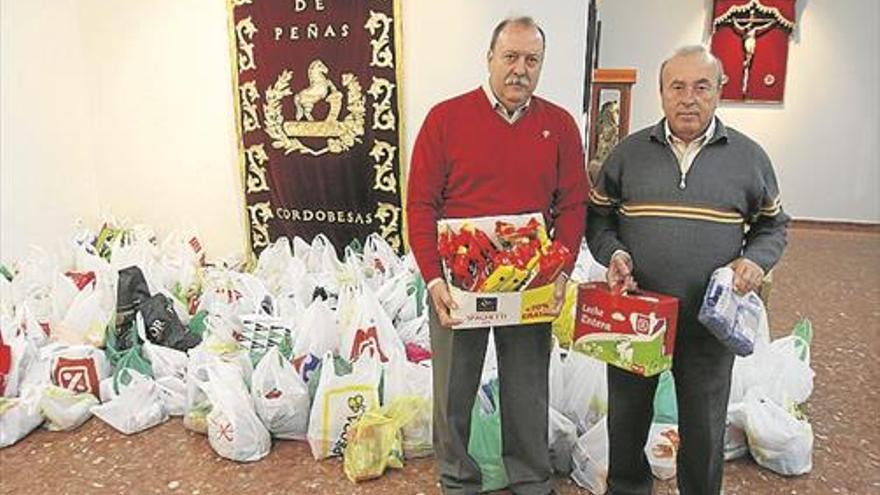 La Federación de Peñas Cordobesas entrega 1,5 toneladas de alimentos