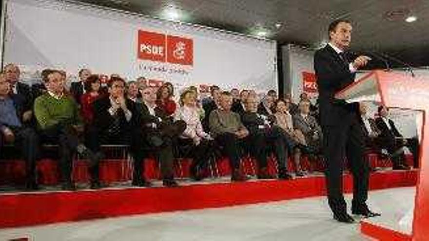 El presidente del Gobierno y secretario general del PSOE, José Luis Rodríguez Zapatero, durante su intervención hoy en el acto politíco organizado por el partido para presentar a los cabezas de lista del PSOE para las próximas elecciones generales.