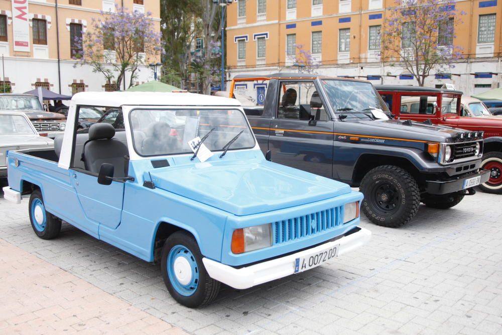 Feria de coches antiguos en el Cuartel de Artillería