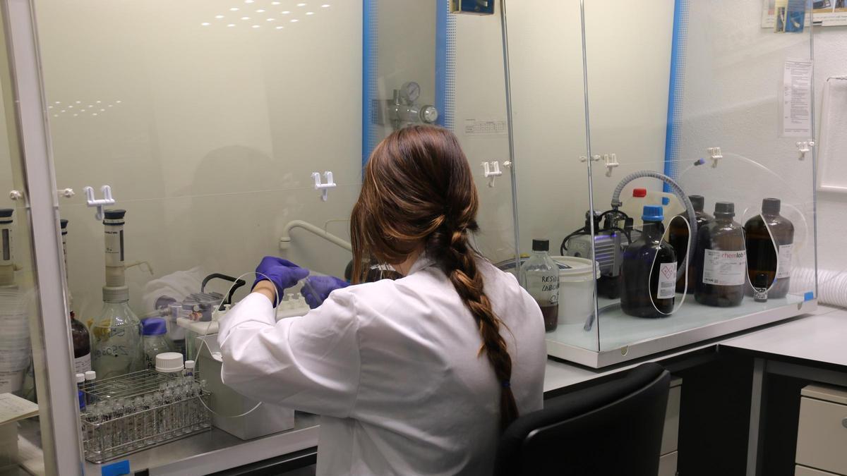 Una forense del Instituto de Medicina Legal y Ciencias Forenses de Catalunya