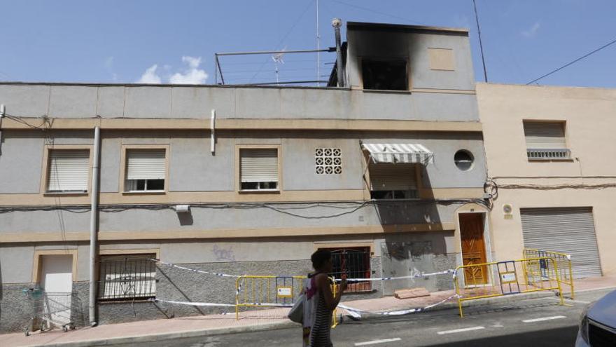 El fuego ha afectado al lavadero situado en la parte superior del inmueble