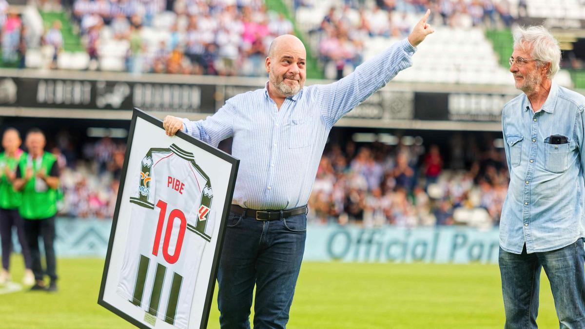 Héctor Escrig el Pibe, en el césped del SkyFi Castalia.