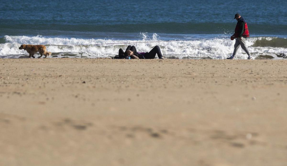 La playa de la Malva-rosa, ayer, antes del cambio de tiempo en la Comunitat Valenciana.