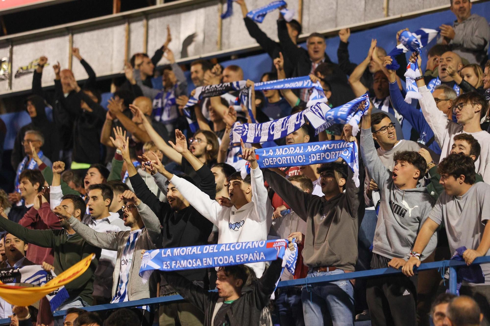 El Alcoyano vuela empujado por la afición