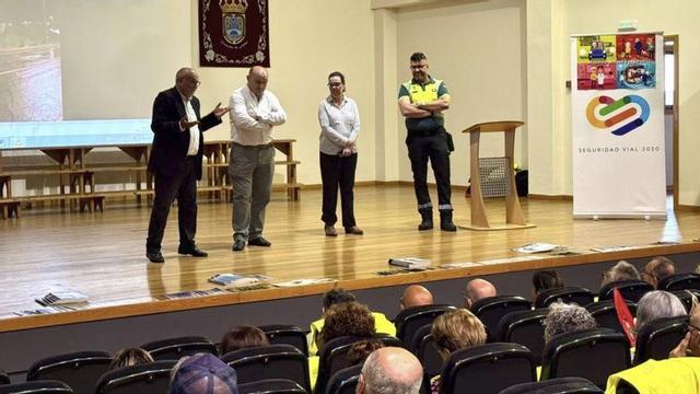Abel Losada, Horacio Gil y Paula Yubero, ayer, en Arbo. | D.P.