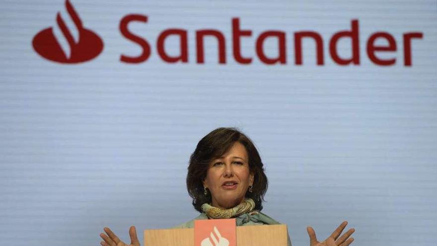 Ana Botín, ayer, durante la presentación del nuevo logo en la junta del Santander.