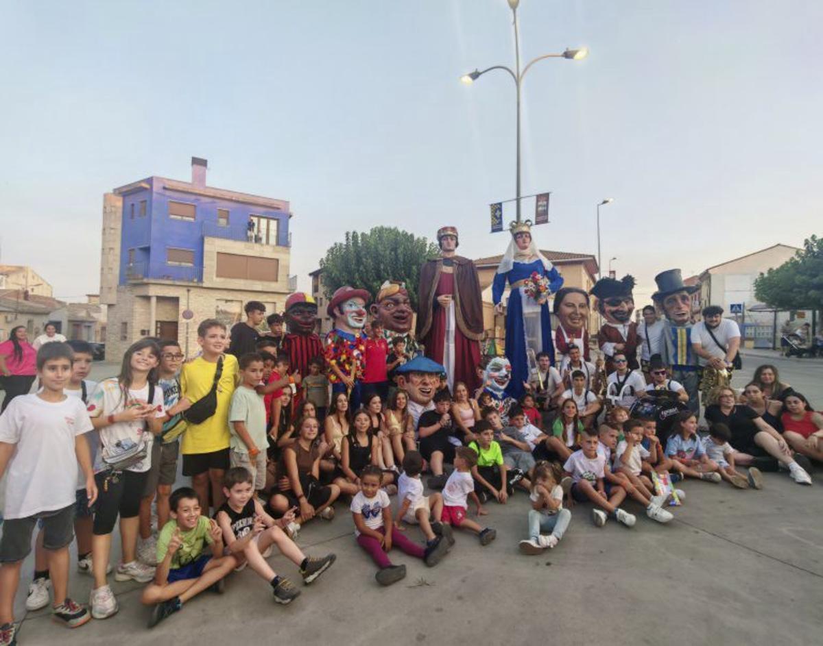 Comparsa de gigantes y cabezudos.