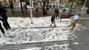 El temps a Barcelona i la resta de Catalunya avui: última hora sobre la pluja i el risc de precipitacions per al cap de setmana, en directe