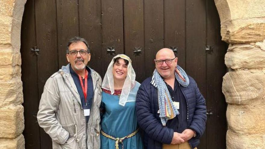 Moreno junto al guía y una de las actrices.  | SERVICIO ESPECIAL