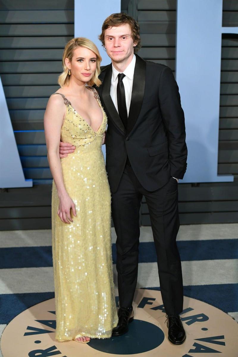 Emma Roberts y Evan Peters