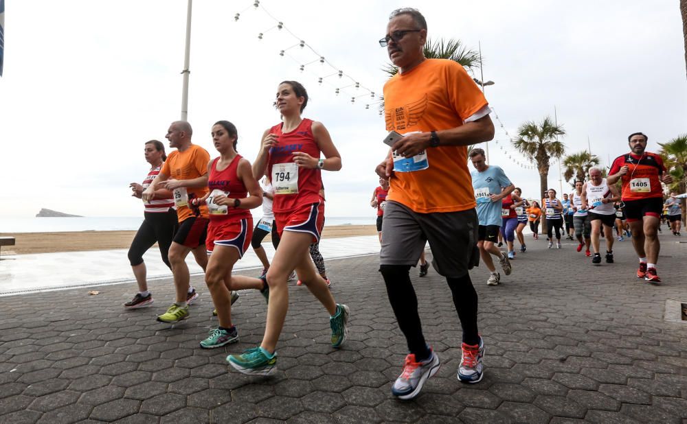 Los veteranos atletas triunfan en la prueba de Benidorm que reunió a más de 2.500 deportistas.