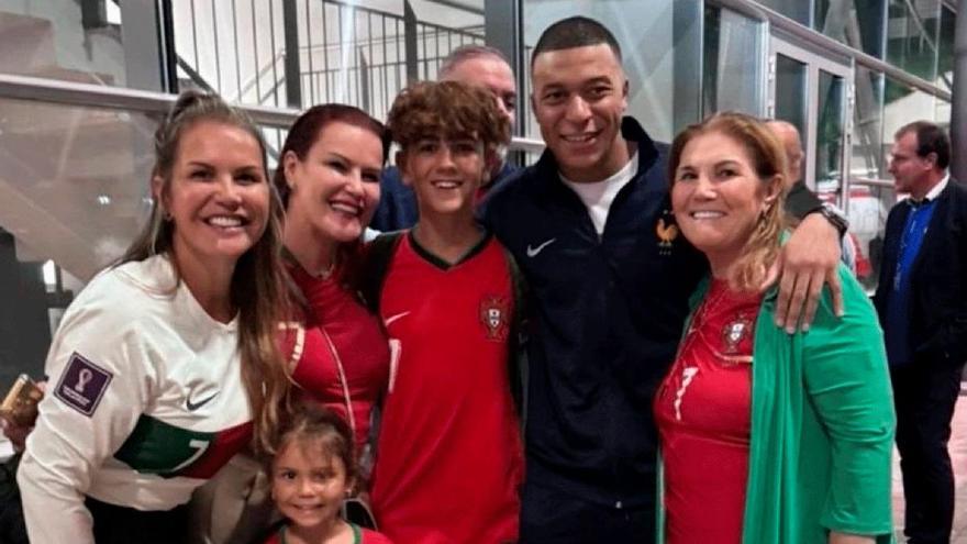 Los familiares de Cristiano, ¡locos por una foto con Mbappé!