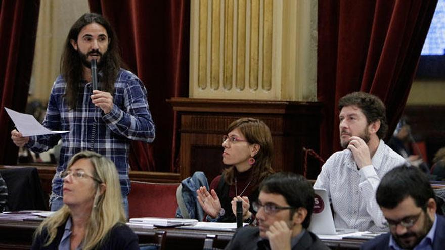 Educación choca con Podemos: &quot;Ya tenemos un plan de infraestructuras&quot;