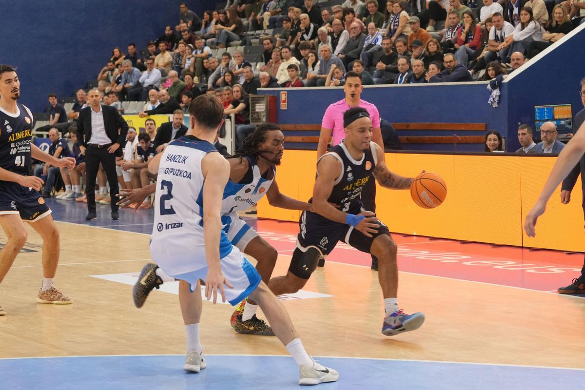 El Alimerka Oviedo Baloncesto suma su segunda victoria en San Sebastián