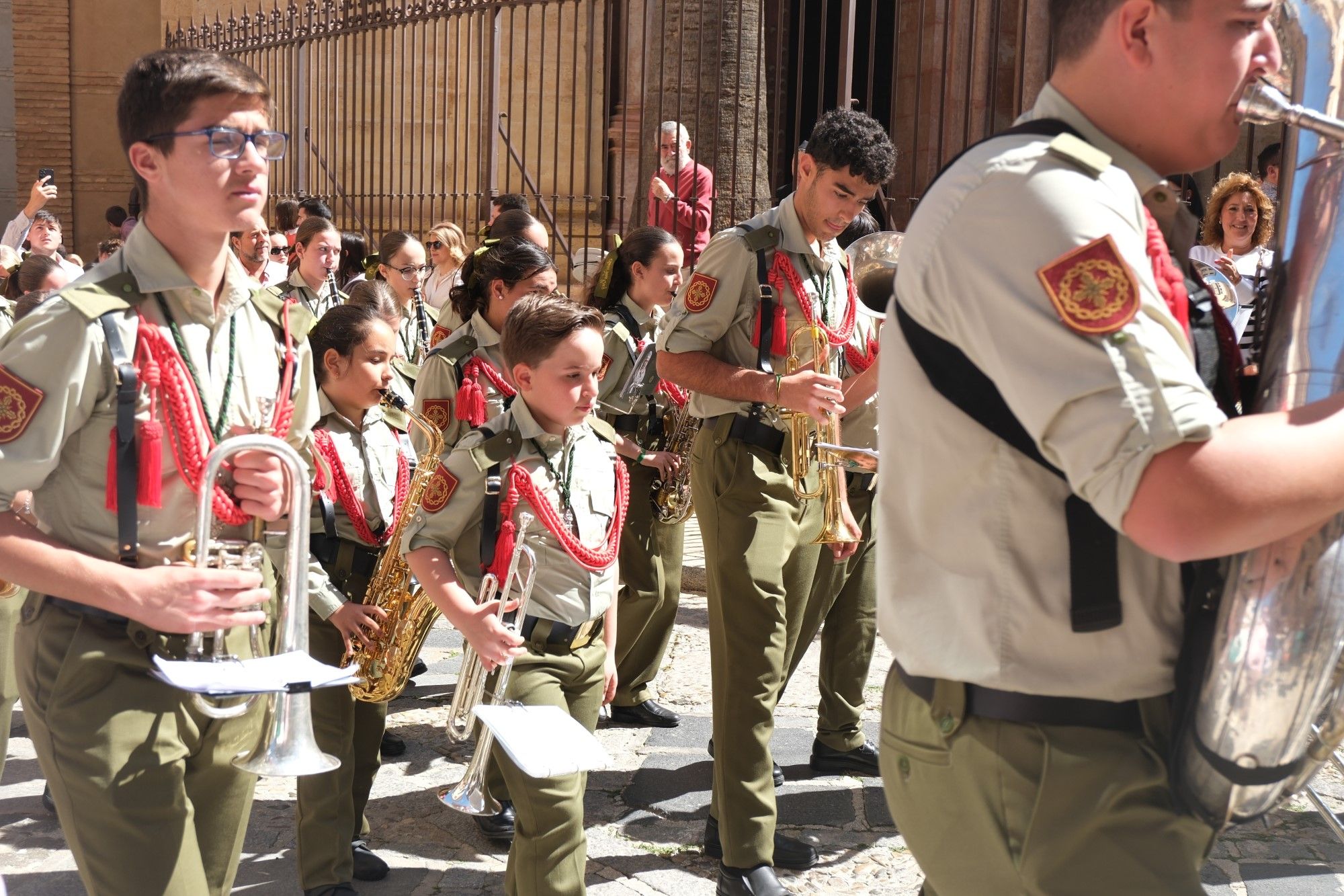 Concentración de tronos chicos en Antequera