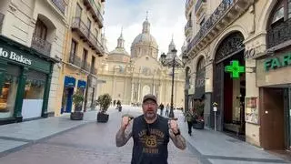 El excéntrico estadounidense que ama España está en Zaragoza: "¡Mirad estas increíbles tiendas!"