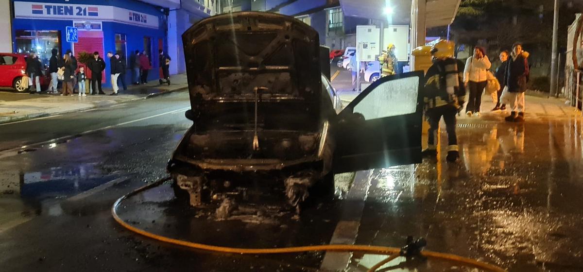 Incendio de un coche en Porto do Son
