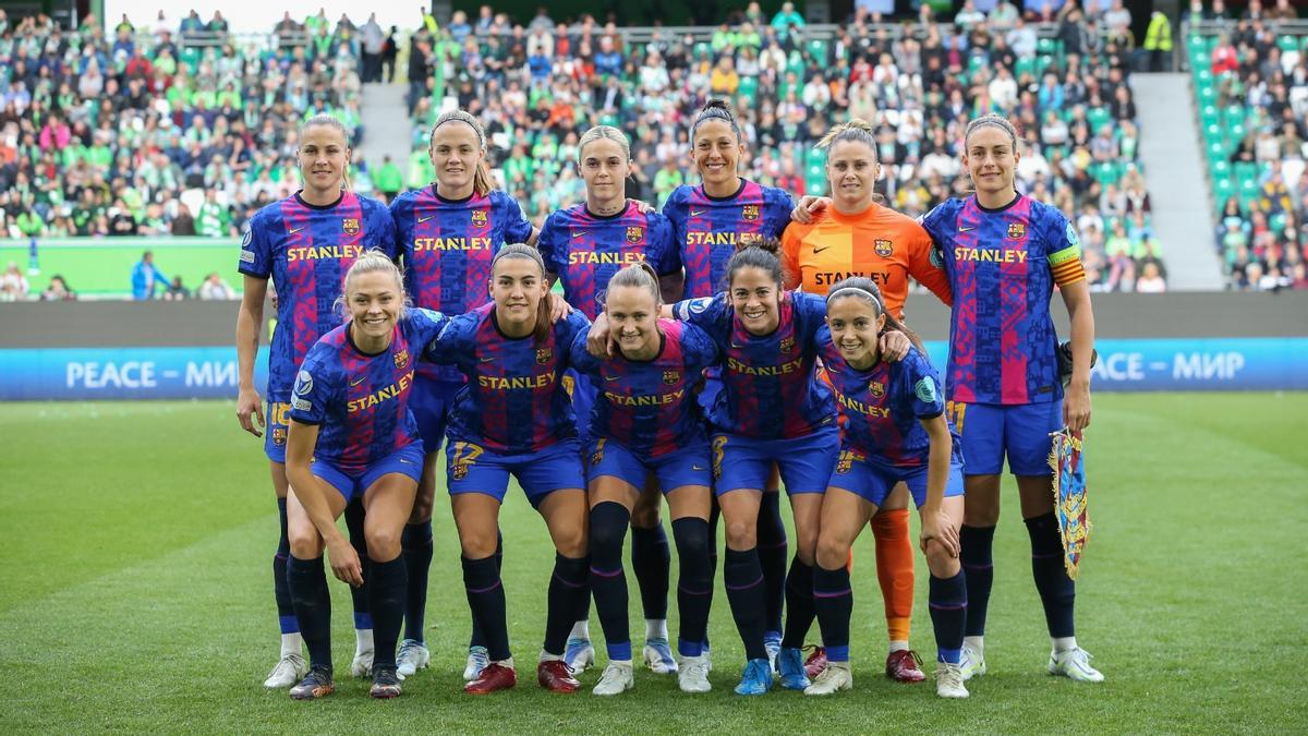 Las jugadoras del Barça, antes del partido contra el Wolfsburgo