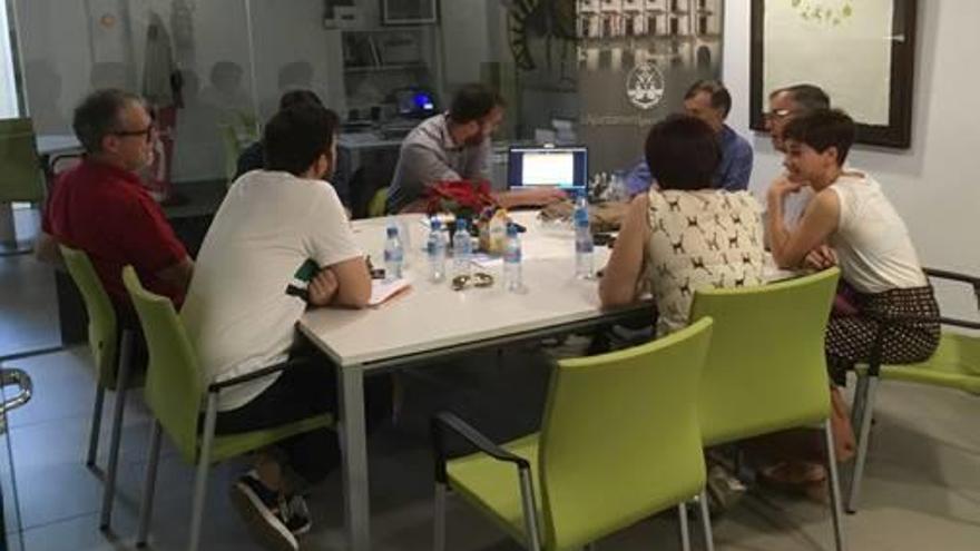 Imagen de la última reunión con los grupos políticos.