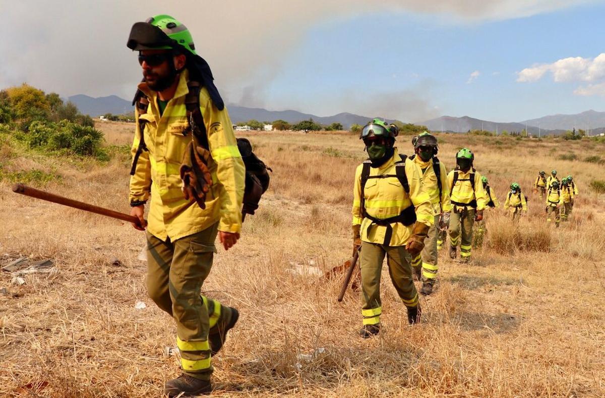 Retirada de efectivos de tierra del incendio de Sierra Bermeja.