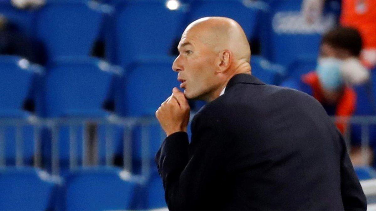 Zinedine Zidane, entrenador del Real Madrid, durante el partido contra la Real Sociedad