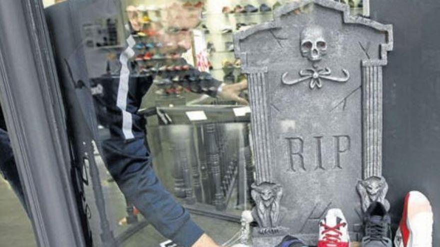 Halloween  alegra noviembre  a numerosos  comercios