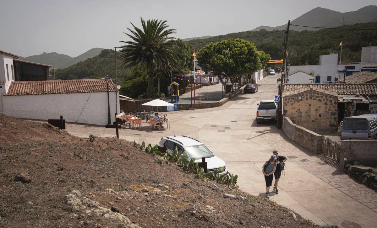 La plaza principal del caserío de Teno Alto.