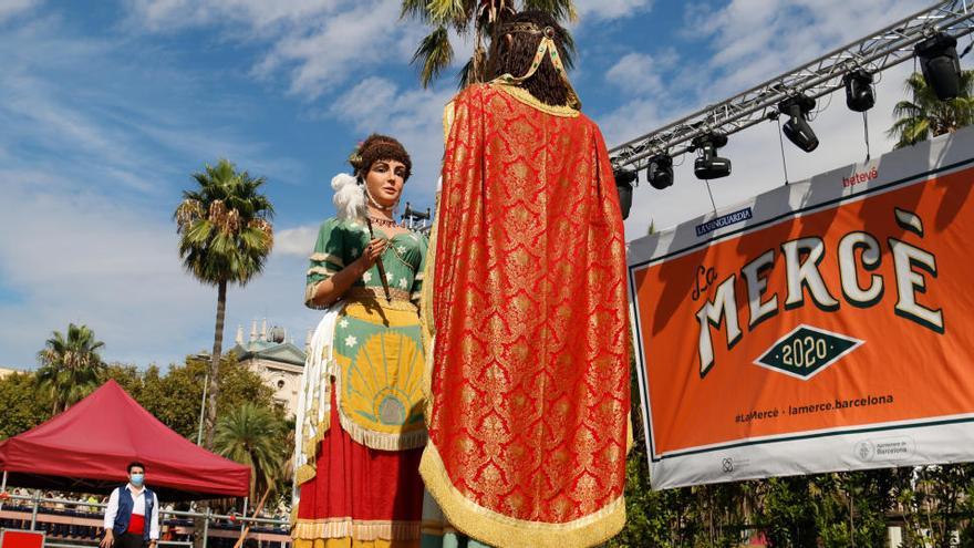 Els Gegants de la Ciutat ballen dalt de l&#039;escenari per la Mercè el 24/09/2020