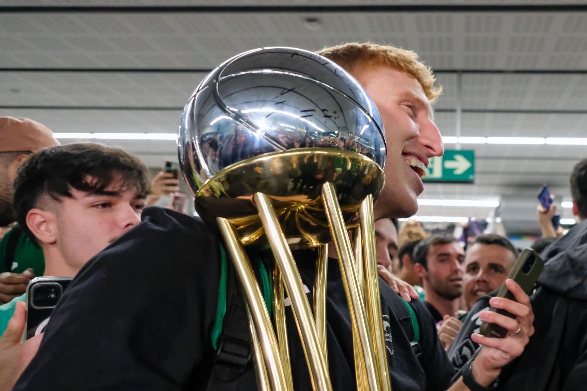 La llegada del Unicaja al aeropuerto de Málaga tras ganar la Copa del Rey