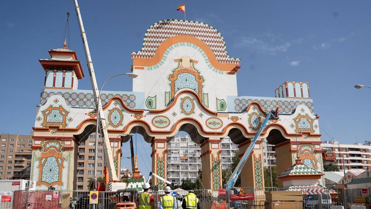 VÍDEO | Timelapse del montaje de la portada de la Feria de 2026