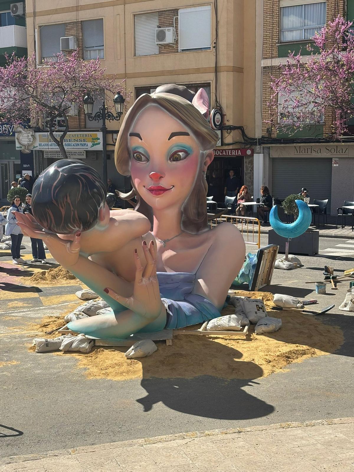 Avanza la plantà de la falla municipal de Paterna.