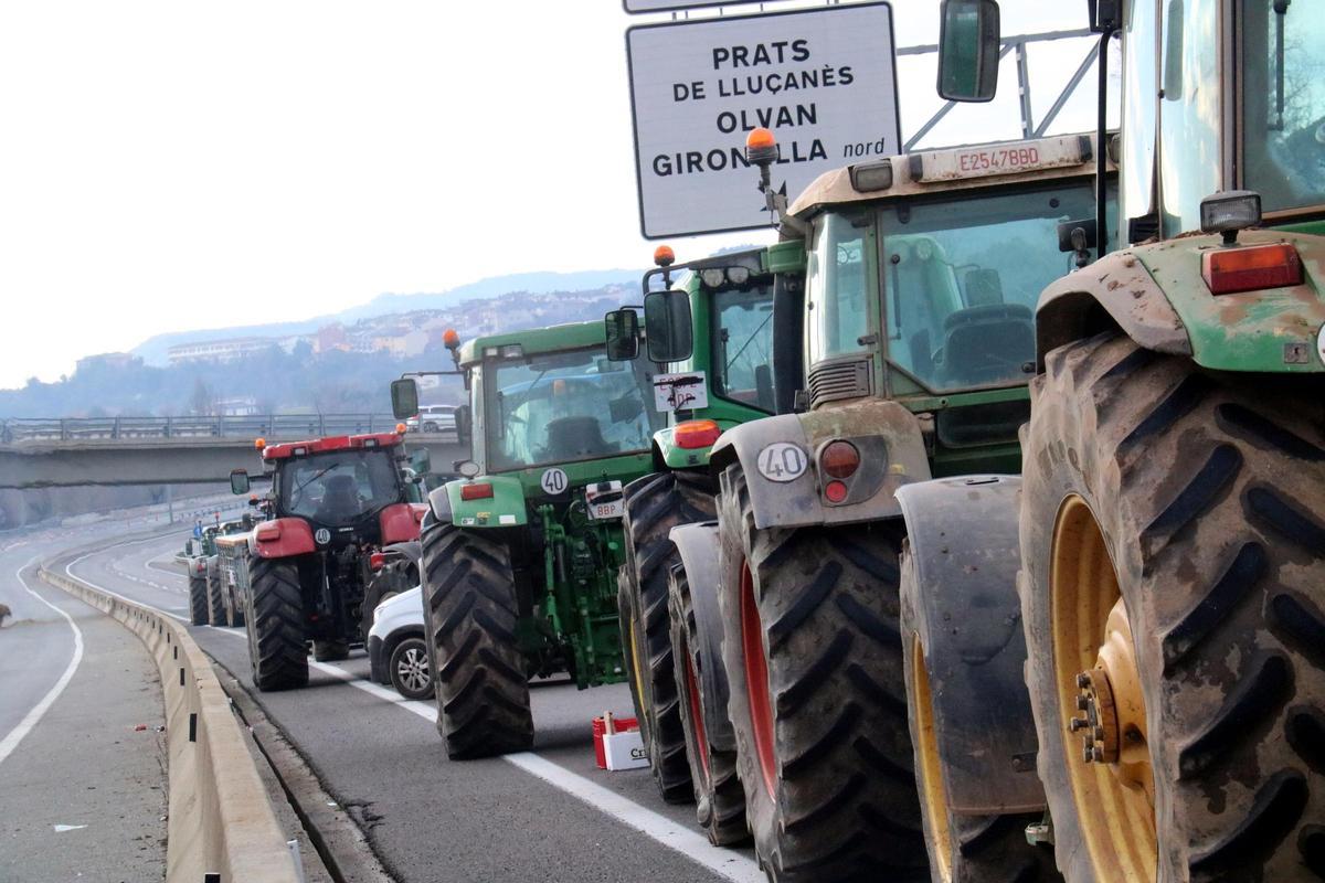 Los agricultores de la Catalunya central cortan la C-16 para protestar contra el acuerdo de la UE y Mercosur