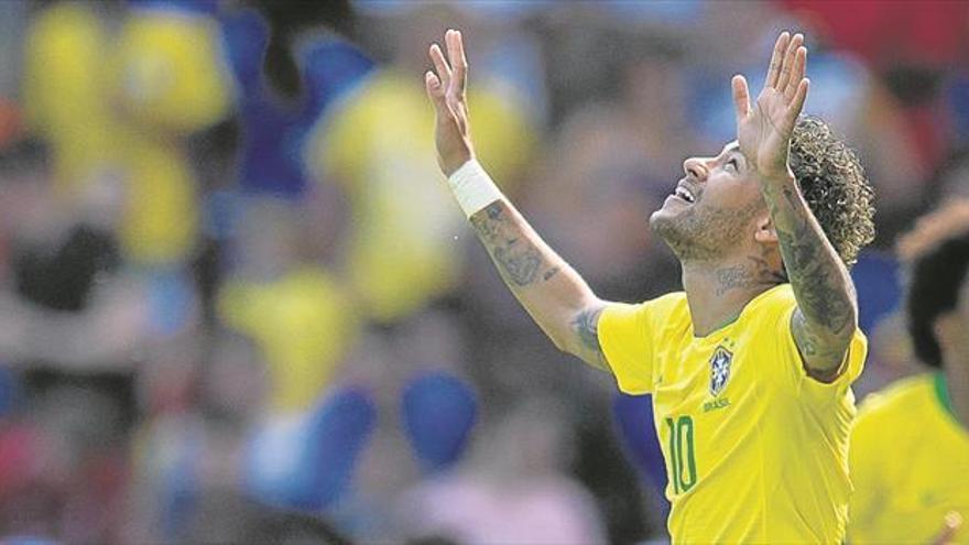 Neymar vuelve marcando un gol frente a Croacia (2-0)