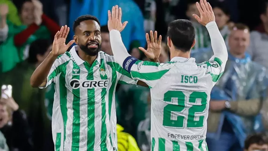 Bakambu rompió el cántaro a la tercera y puso el primer gol en el marcador