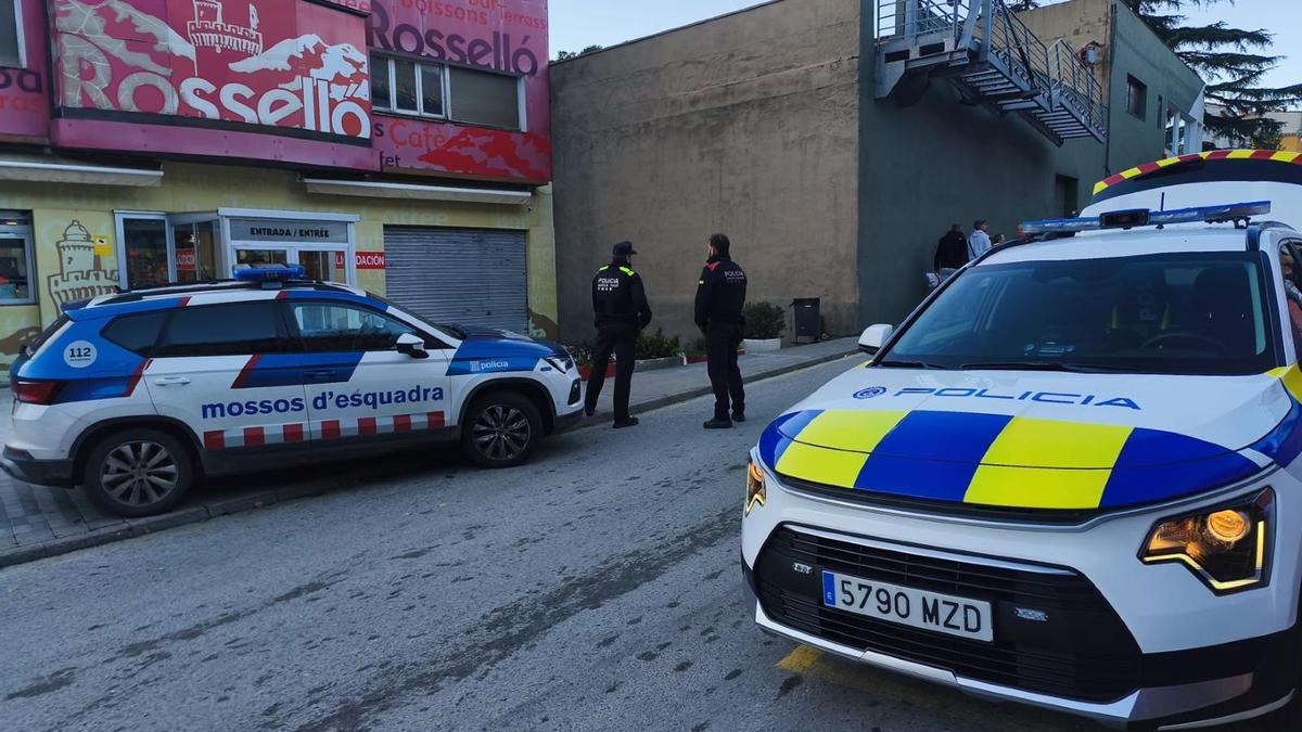 Un moment del dispositiu policial al Portús.