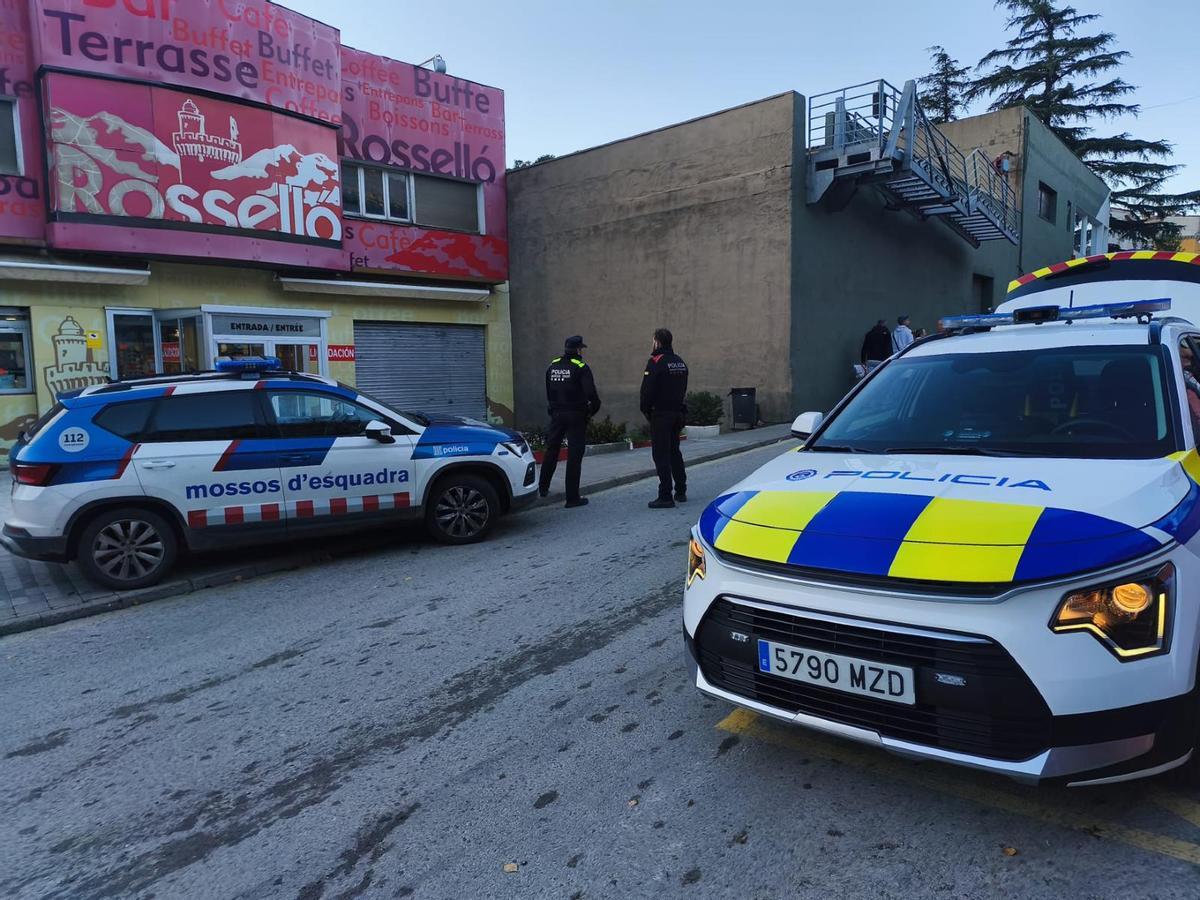 Un moment del dispositiu policial al Portús.