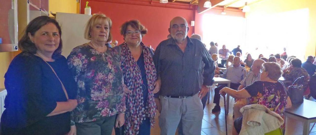 Natividad Álvarez, Dolores San José, Lina Menéndez y Emilio Berdayes, ayer, en Valdesoto.