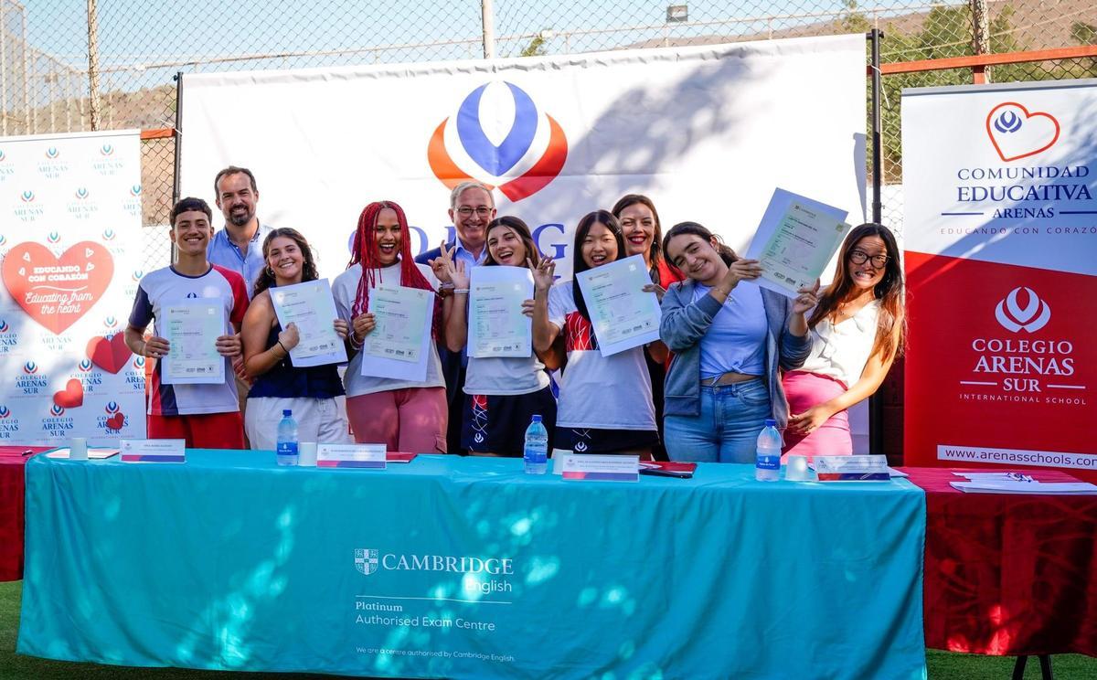 Entrega de Diplomas Cambridge en el Colegio Arenas