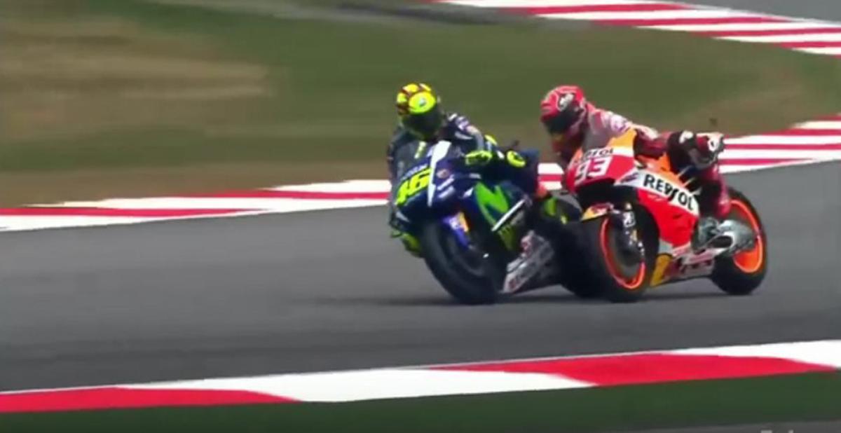 En 2015 Valentino Rossi quedó subcampeón del mundo tras Jorge Lorenzo en un año marcado por los varios incidentes que tuvo con Marc Márquez, como el que tuvo lugar en la carrera en Sepang.