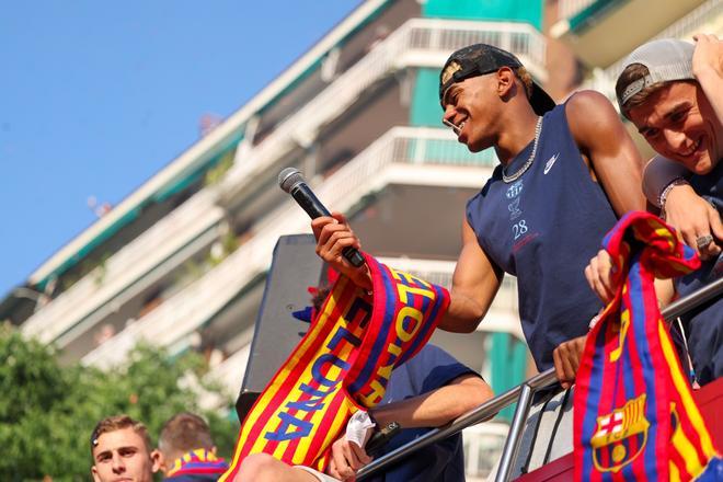 ¡De locos! Las mejores imágenes de una ciudad entregada al Barça
