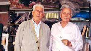 Juan Mateos, a la izquierda, junto al artista téxtil Josep Grau-Garriga