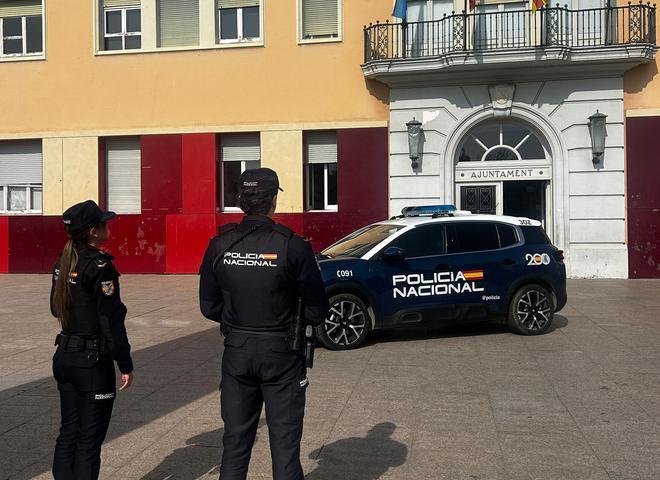 Imagen de agentes de Policía Nacional en Santa Coloma