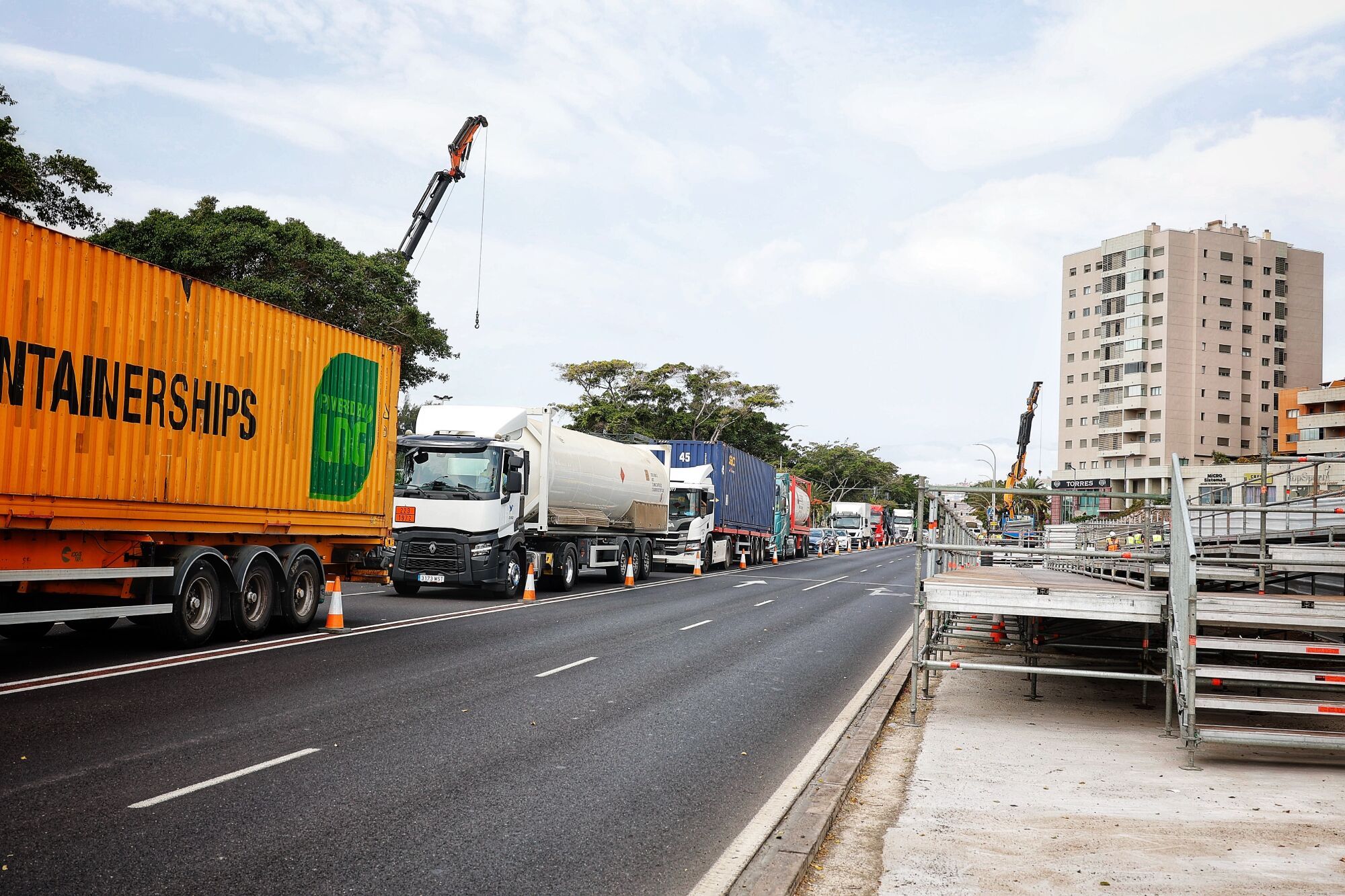 Cortes y colas en Santa Cruz por los preparativos para el Día de las Fuerzas Armadas