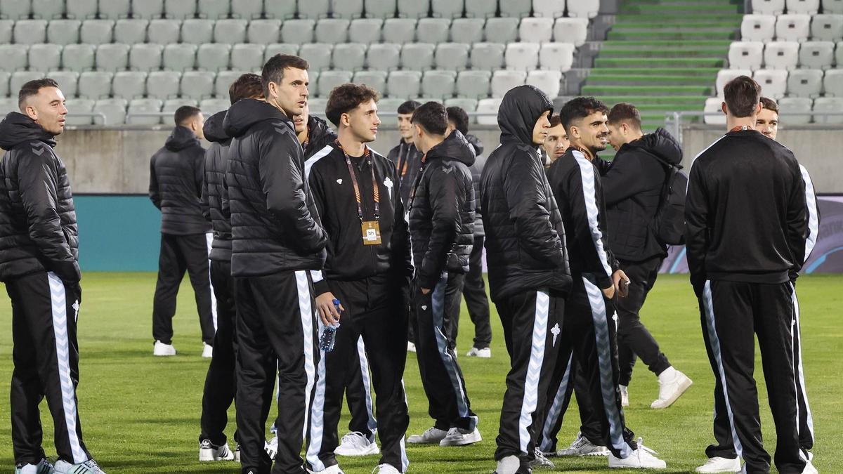 Los jugadores del Celta, en el estadio.