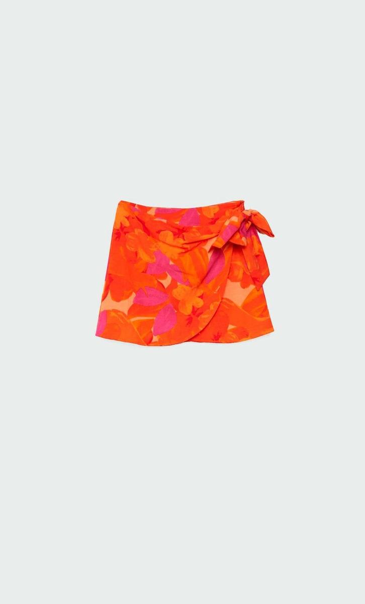 Falda mini estampada de Stradivarius