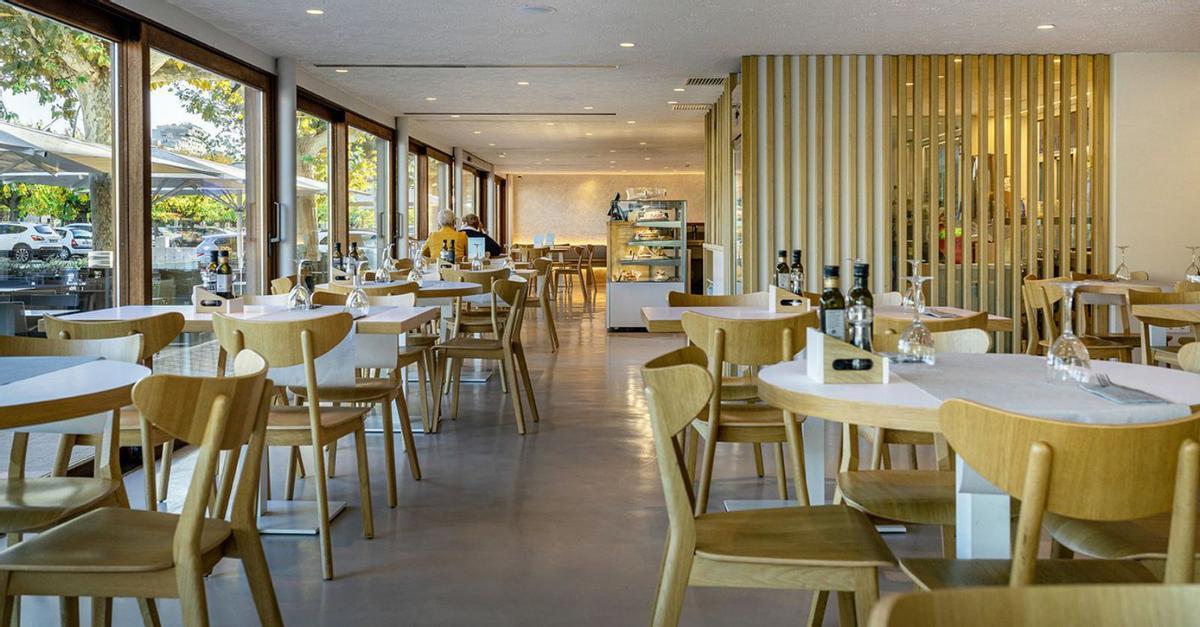 L’establiment té dos menjadors, un d’ells reservat, i una terrassa exterior | BISTRÓ MONTSERRAT