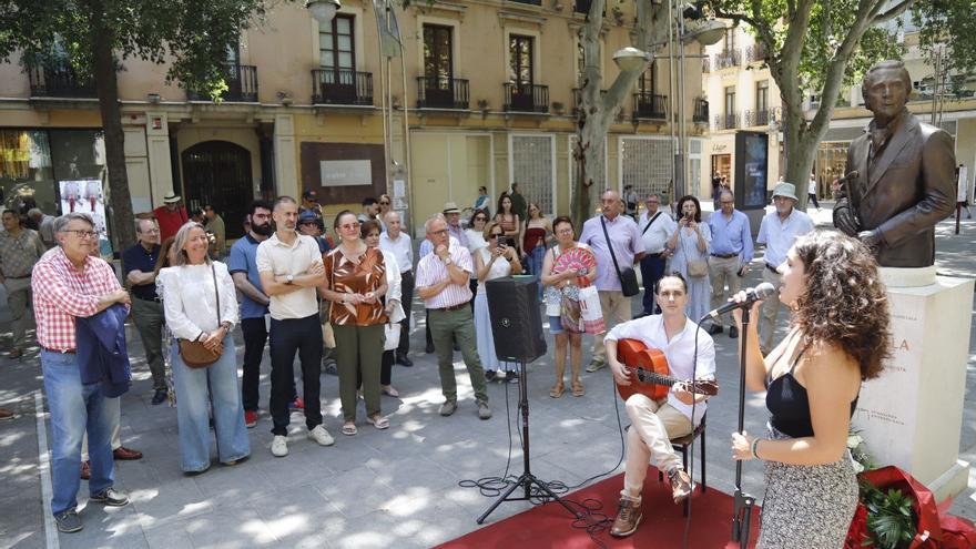 Música y versos en el Bulevar para celebrar el santo de Antonio (Gala)