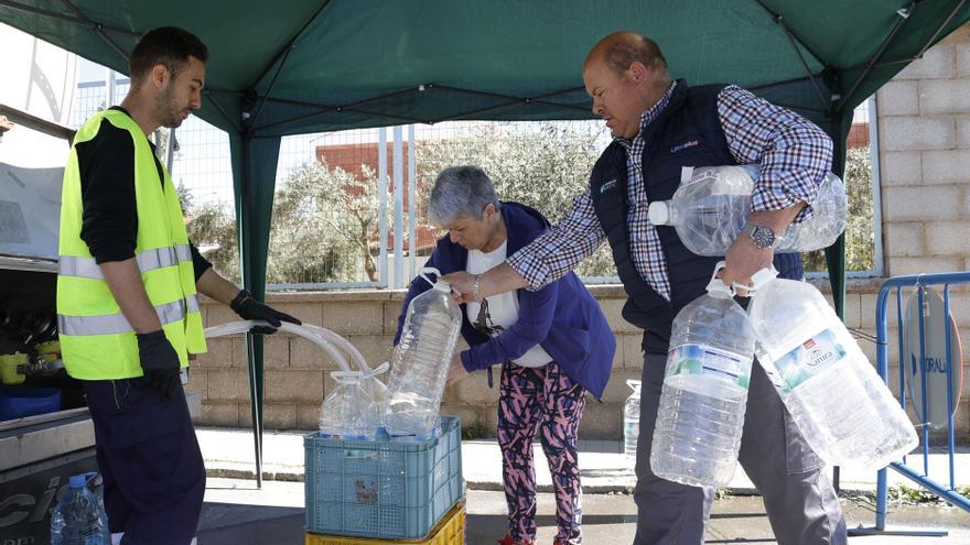 Los 80.000 vecinos andaluces que pueden ver la luz tras estar un año sin agua